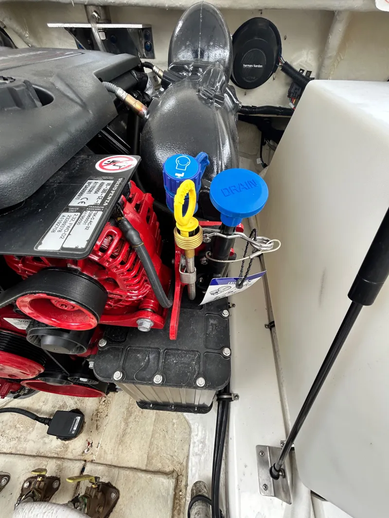 Slide: The Image of Cobalt R6 Surf 2023 - 55