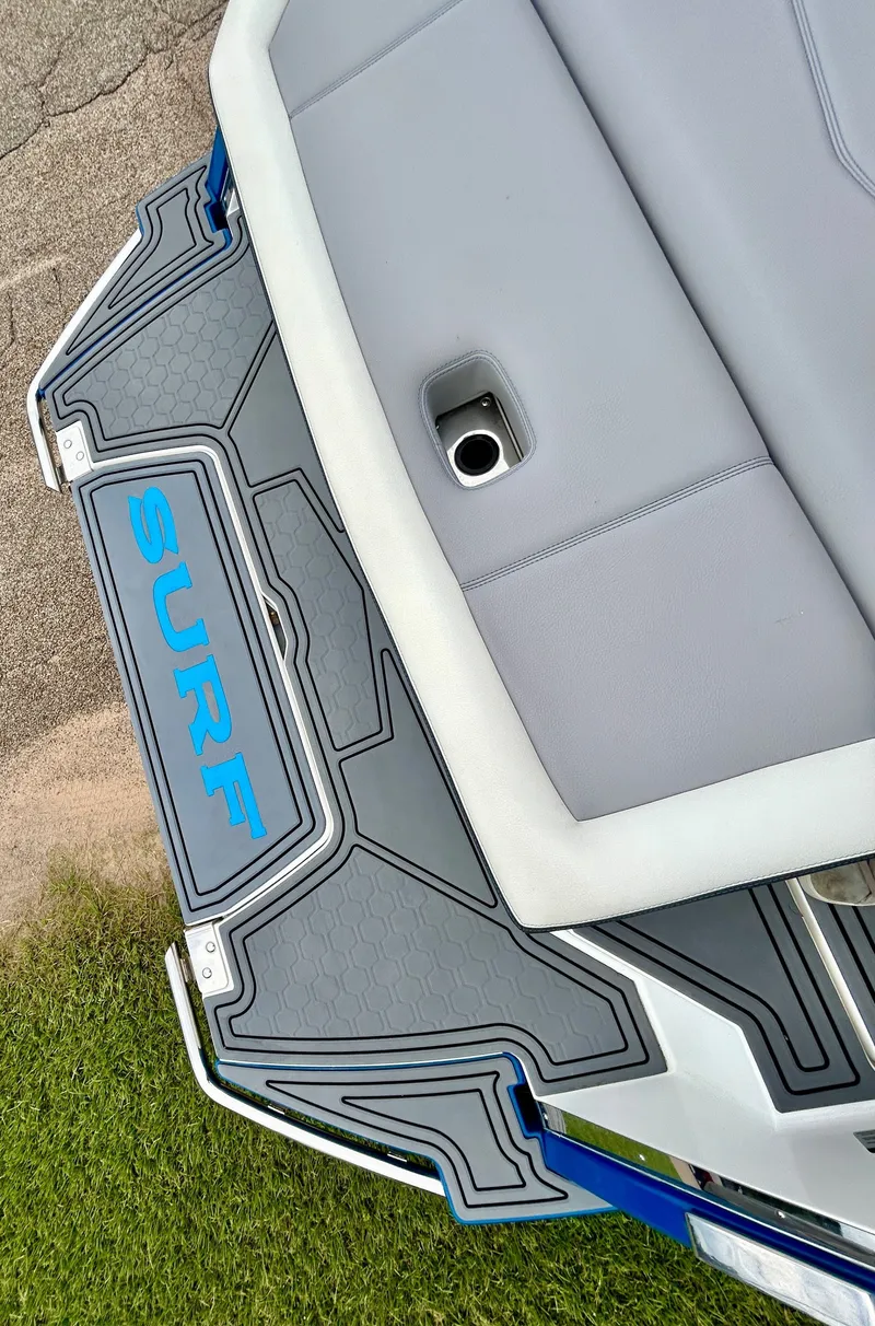 Slide: The Image of Cobalt R6 Surf 2023 - 58