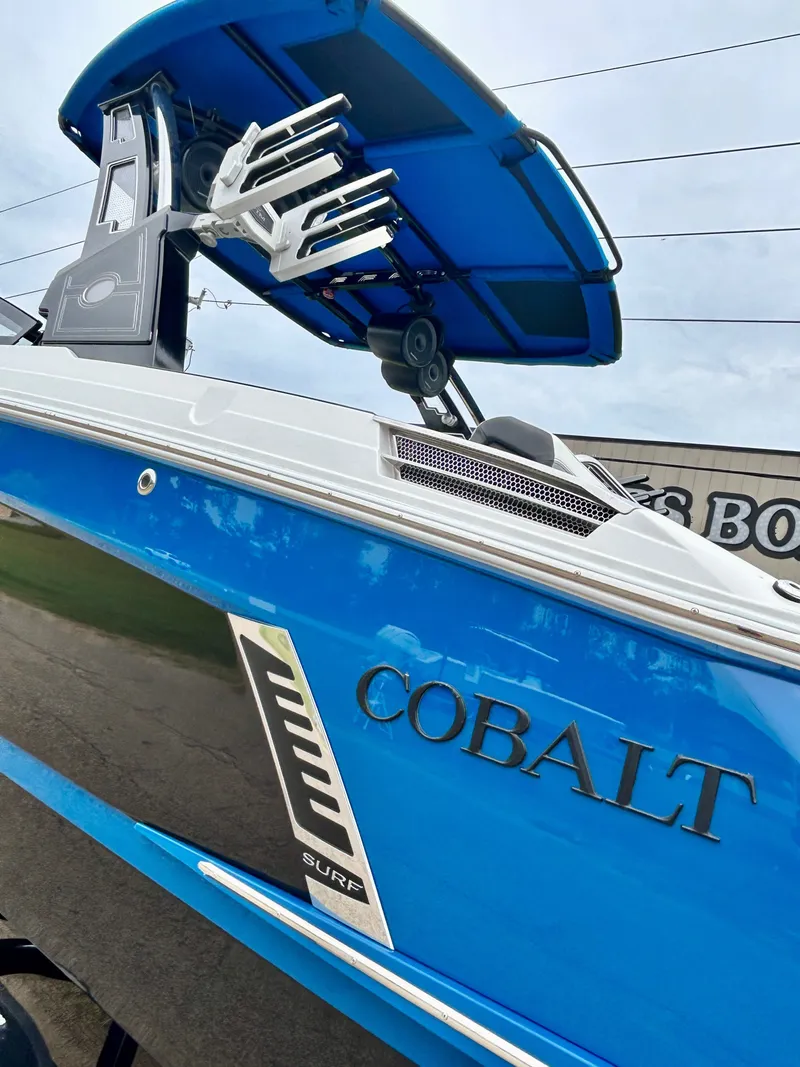 Slide: The Image of Cobalt R6 Surf 2023 - 6