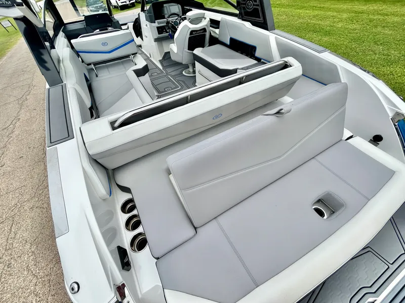 Slide: The Image of Cobalt R6 Surf 2023 - 61