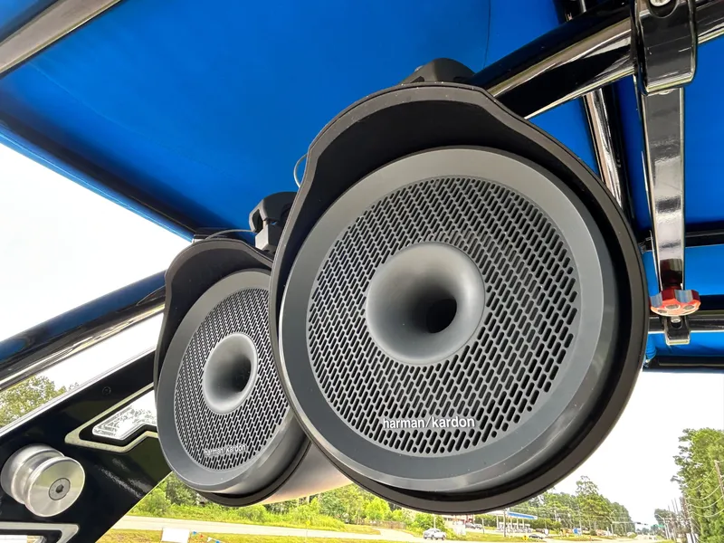 Slide: The Image of Cobalt R6 Surf 2023 - 64