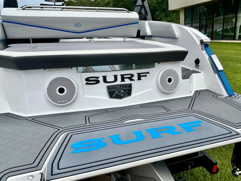 Slide: The Image of Cobalt R6 Surf 2023 - 9