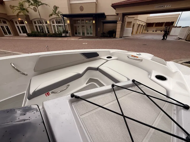 Slide: The Image of Scarab 165 SE 2026 - 12