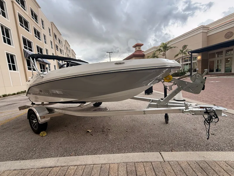 Slide: The Image of Scarab 165 SE 2026 - 16