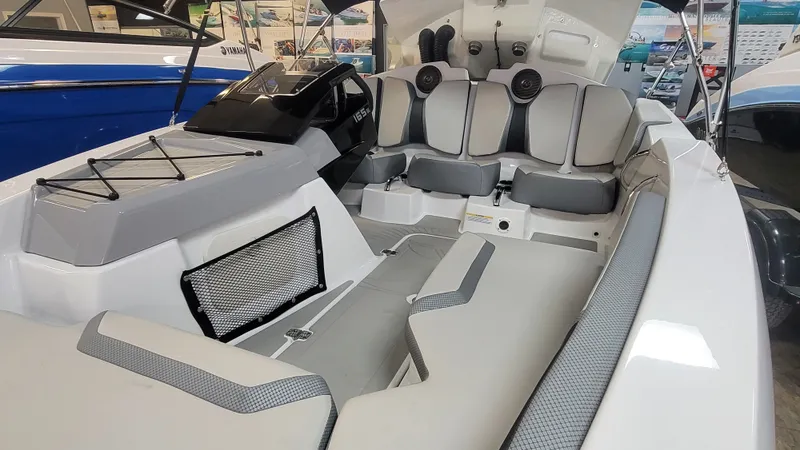 Slide: The Image of Scarab 165 SE 2026 - 24