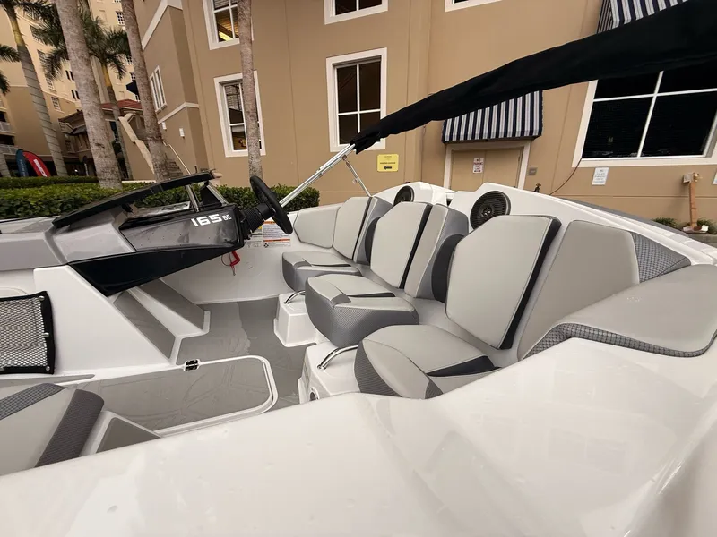 Slide: The Image of Scarab 165 SE 2026 - 6