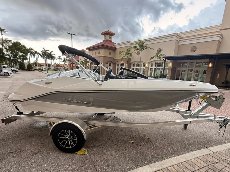 Slide: The Image of Scarab 165 SE 2026 - 9