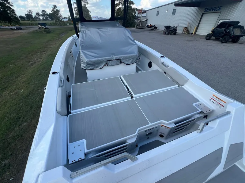 Slide: The Image of Scarab 235 Open SE 2025 - 10