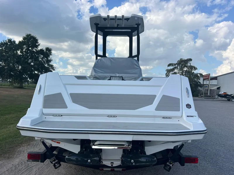 Slide: The Image of Scarab 235 Open SE 2025 - 5