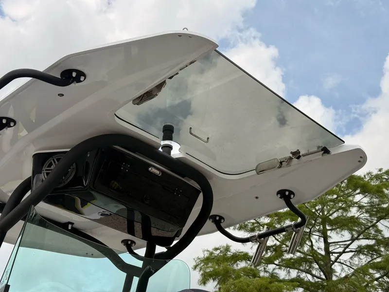 Slide: The Image of Scarab 255 Open 2025 - 18