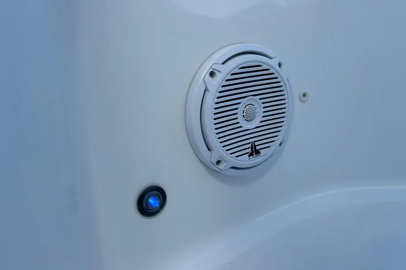 Slide: The Image of Speaker and light on 2019 Sea Hunt Gamefish 27 Forward Seating boat. - 35