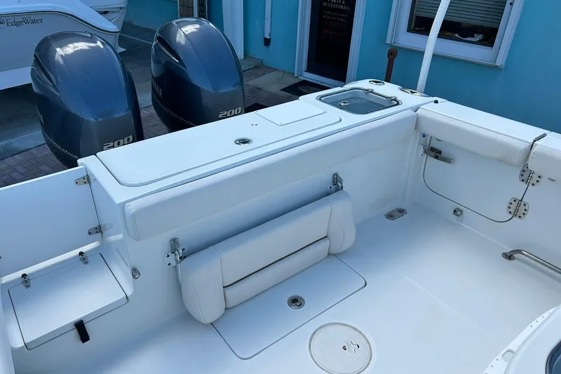 Slide: The Image of 2019 Sea Hunt Gamefish 27 boat with dual Yamaha 200 engines, featuring forward seating. - 44