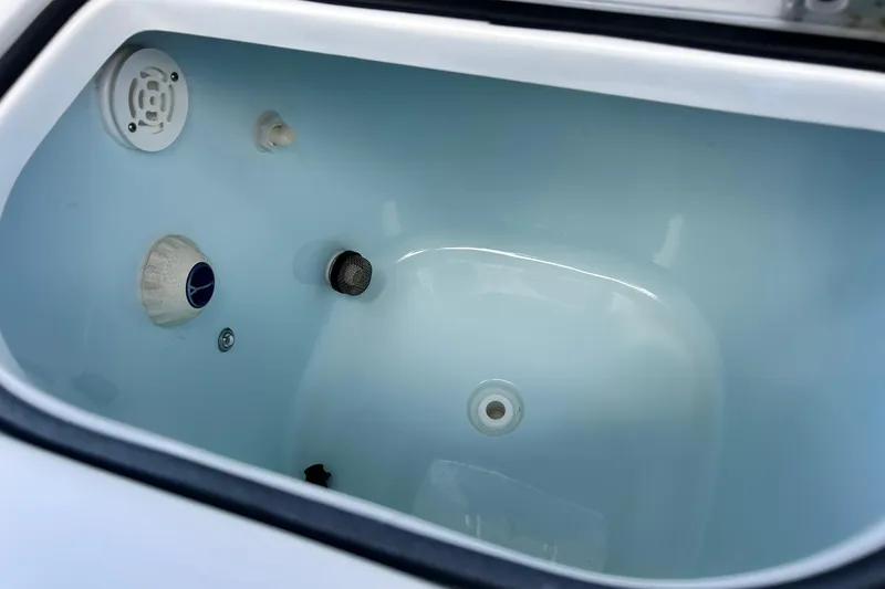 Slide: The Image of Livewell interior of 2019 Sea Hunt Gamefish 27 Forward Seating boat. - 48