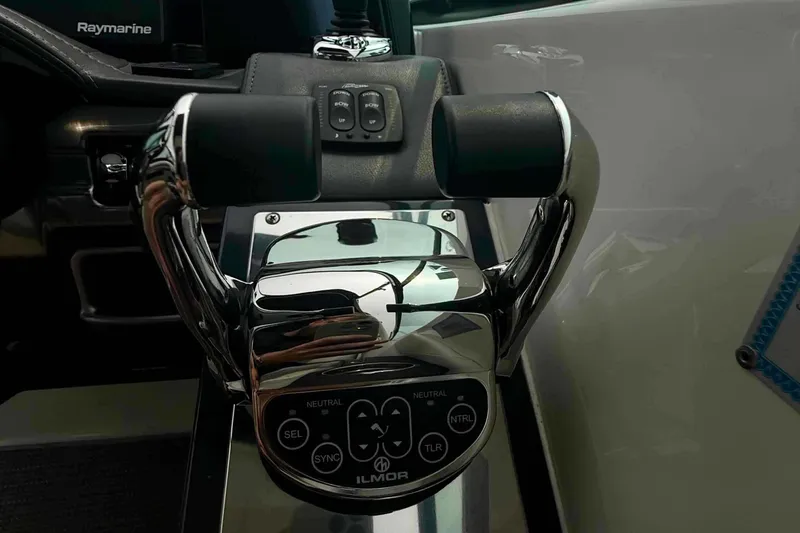 Slide: The Image of Throttle controls of a 2020 Formula 290 Bowrider boat with Ilmor system. - 30