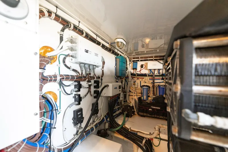 Slide: The Image of Hatteras GT45X Flybridge 2018 - 52