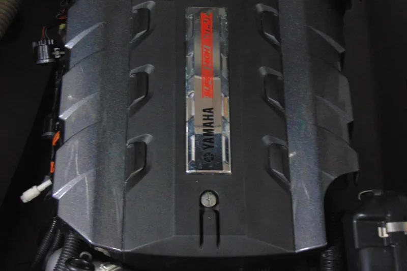 Slide: The Image of Yamaha SX192 2014 engine cover with logo and lettering. - 11