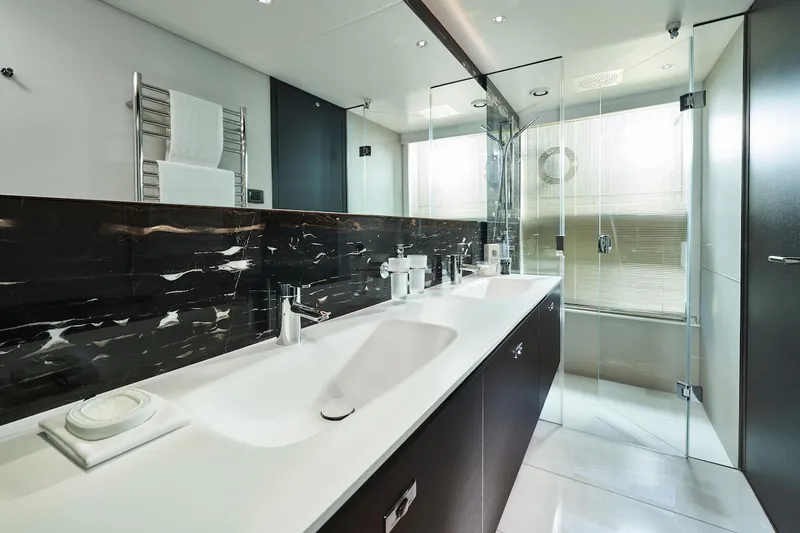 Slide: The Image of Main Deck Master Bathroom - 34