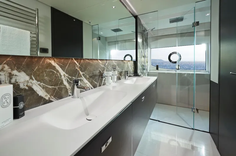 Slide: The Image of Guest Master Bathroom - 45