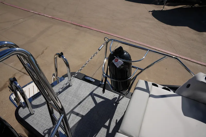 Slide: The Image of Harris Cruiser 210 2026 - 10
