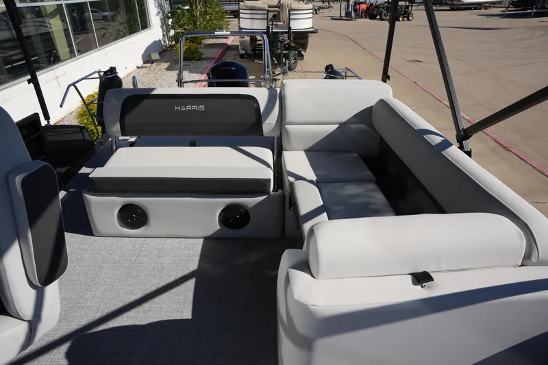 Slide: The Image of Harris Cruiser 210 2026 - 18