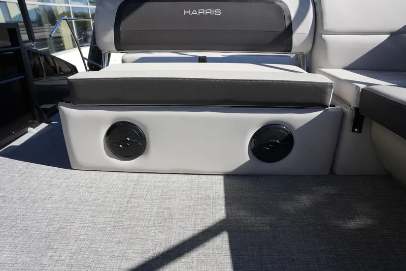 Slide: The Image of Harris Cruiser 210 2026 - 20