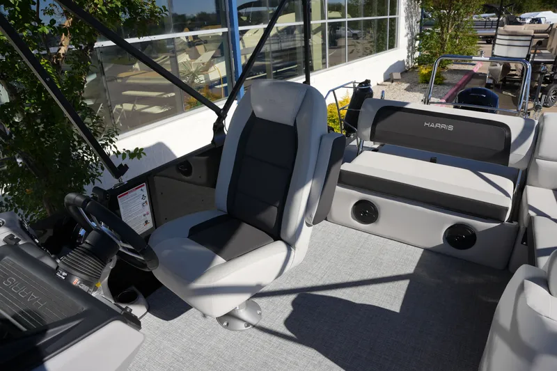 Slide: The Image of Harris Cruiser 210 2026 - 21