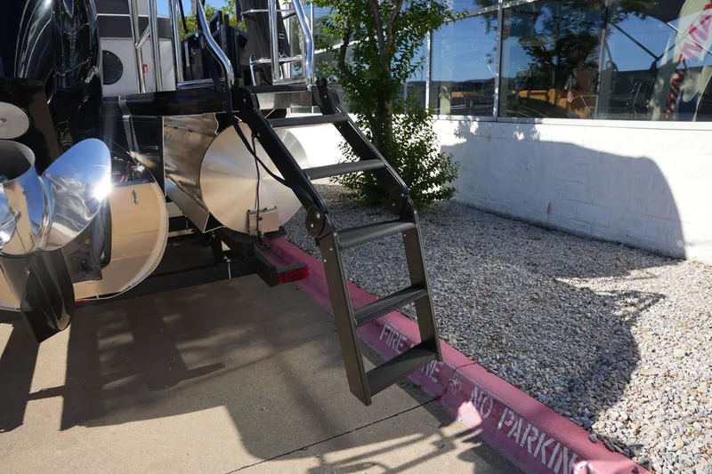 Slide: The Image of Harris Cruiser 210 2026 - 7