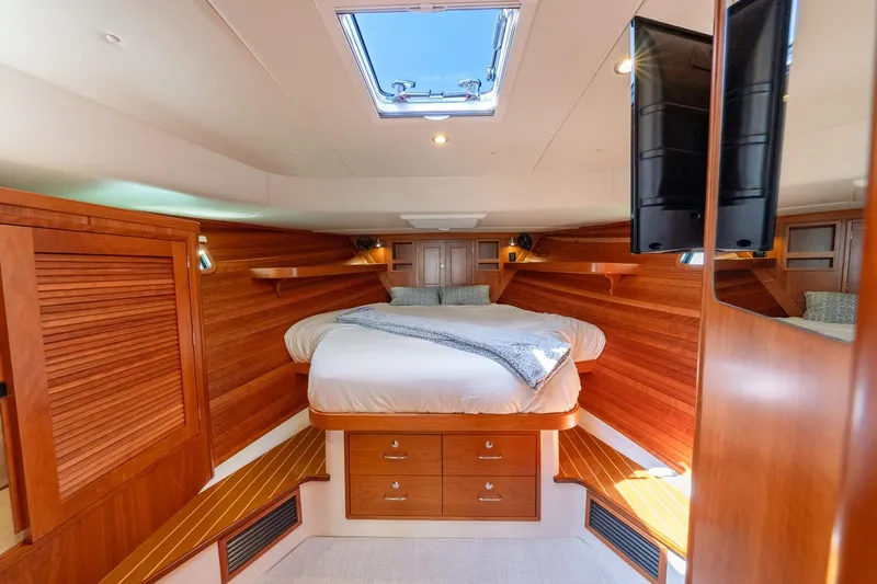Slide: The Image of Master Cabin Custom Queen - 19