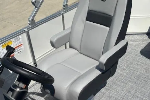Slide: The Image of Captain's chair on 2025 Sun Tracker Party Barge 20 DLX pontoon boat. - 26