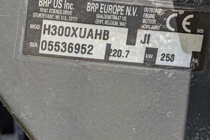 Slide: The Image of Label on a 2019 Manitou Legacy 25 RFXW, model H300XUAHB, serial 05536952. - 15