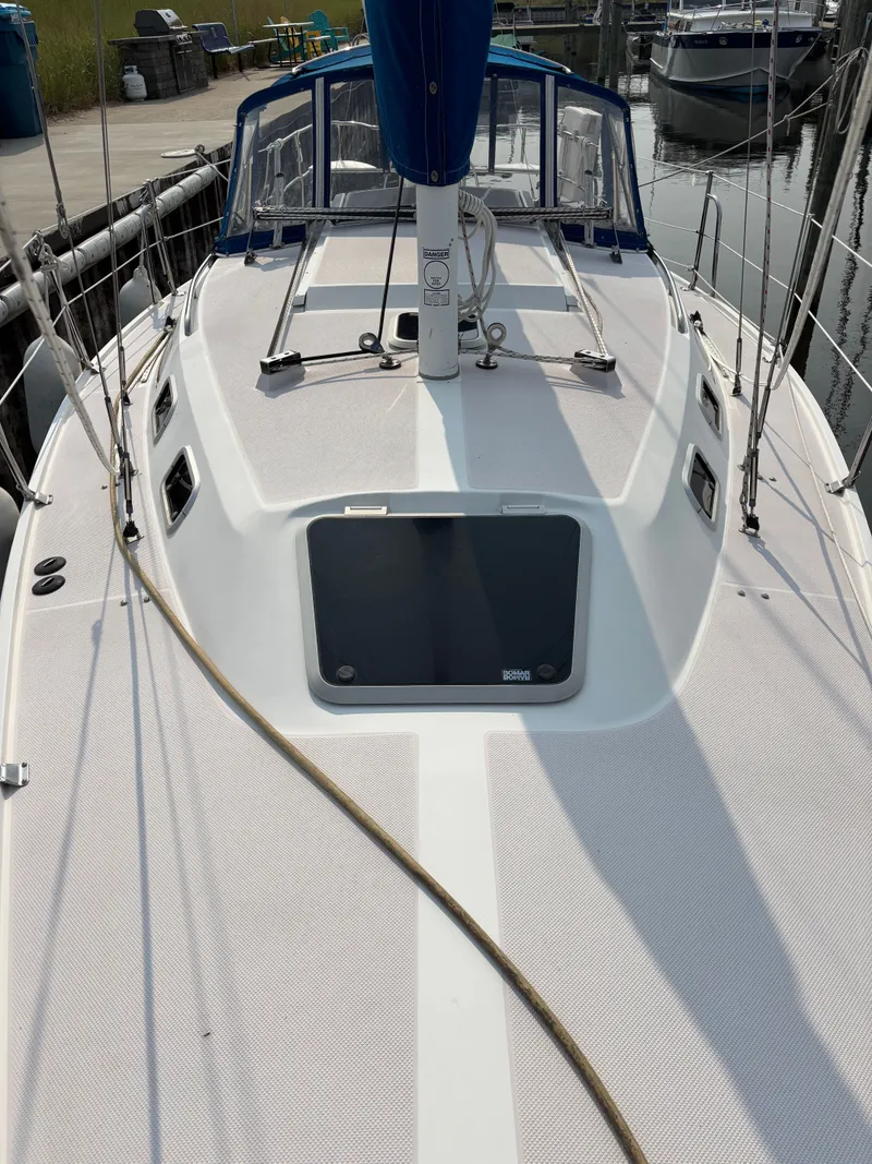 Slide: The Image of Catalina 30 MkIII 1995 - 14