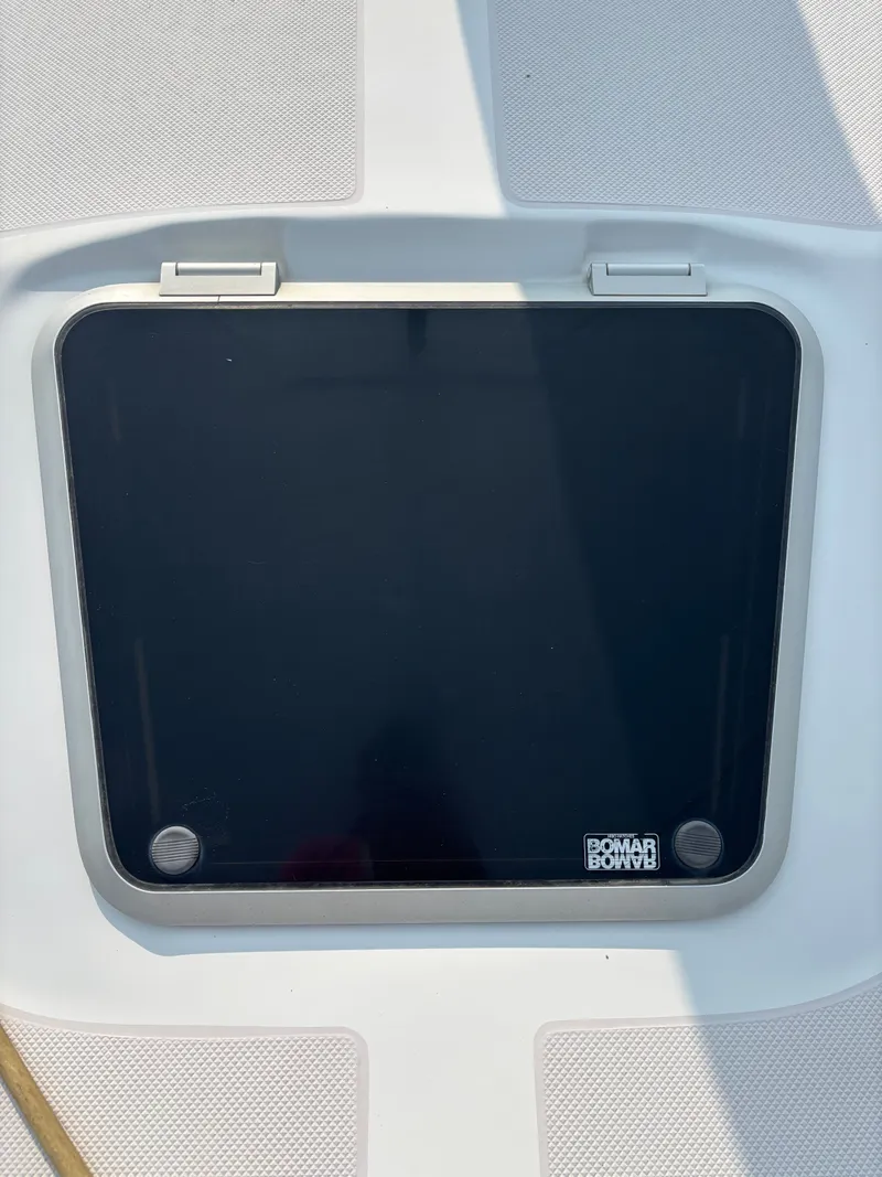 Slide: The Image of Catalina 30 MkIII 1995 - 17