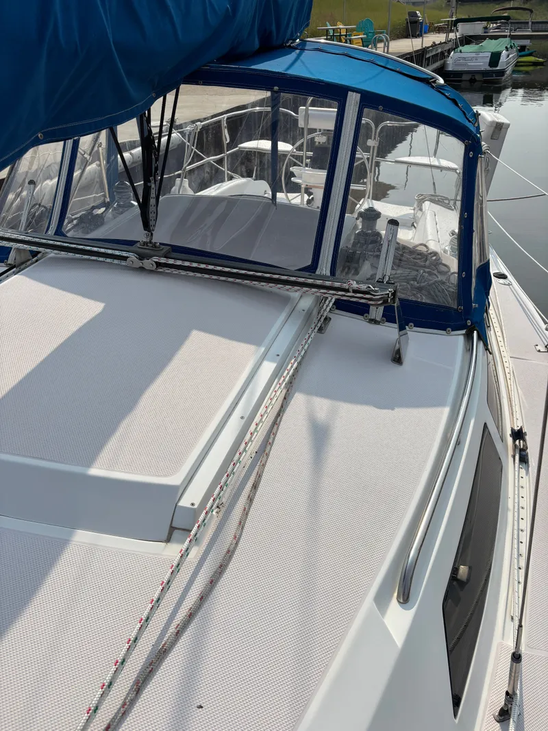 Slide: The Image of Catalina 30 MkIII 1995 - 18