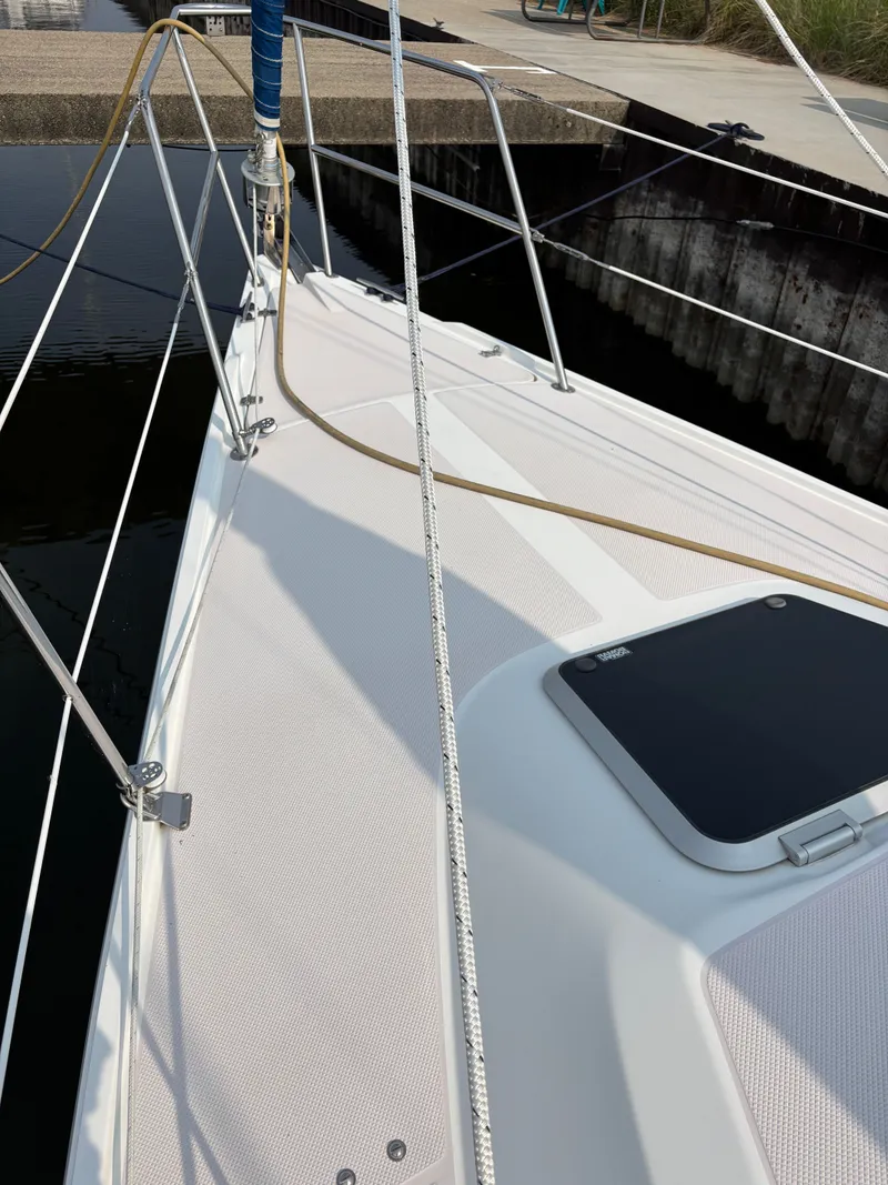 Slide: The Image of Catalina 30 MkIII 1995 - 19