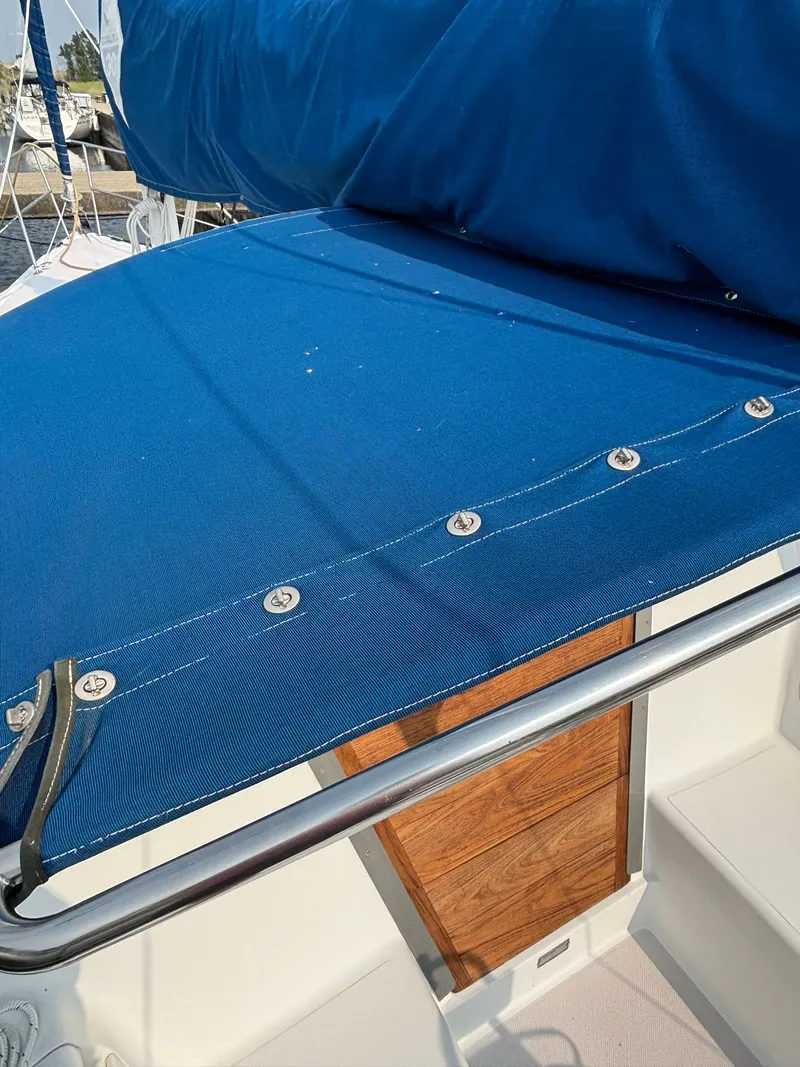 Slide: The Image of Catalina 30 MkIII 1995 - 23