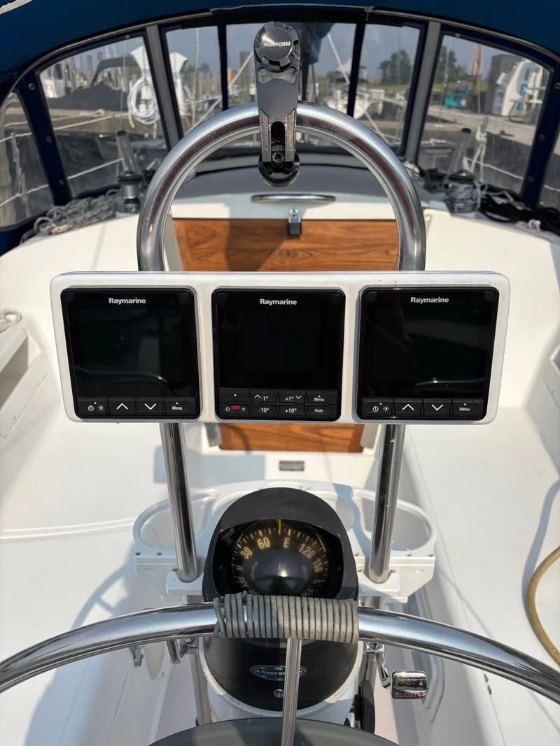 Slide: The Image of Catalina 30 MkIII 1995 - 24