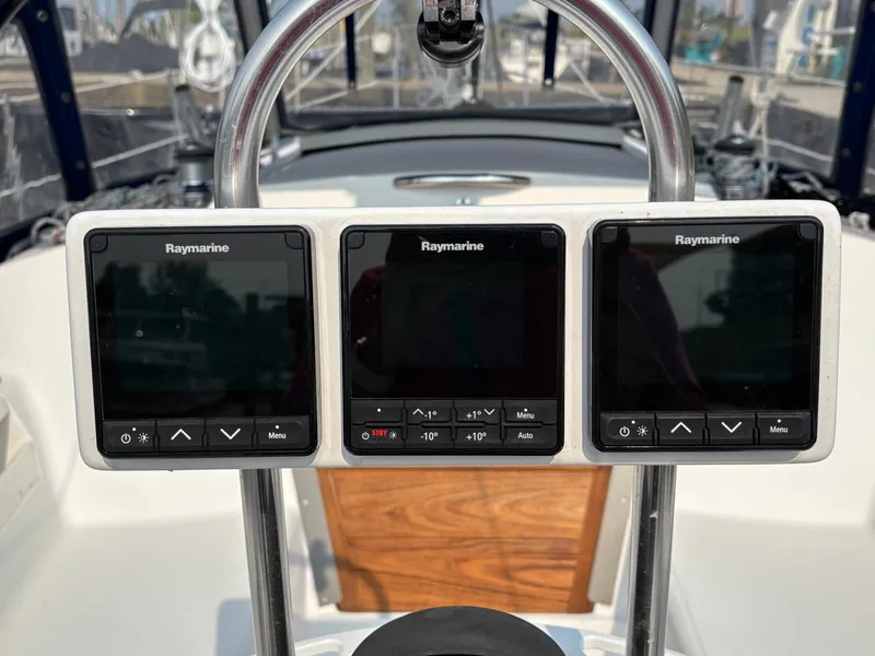 Slide: The Image of Catalina 30 MkIII 1995 - 25