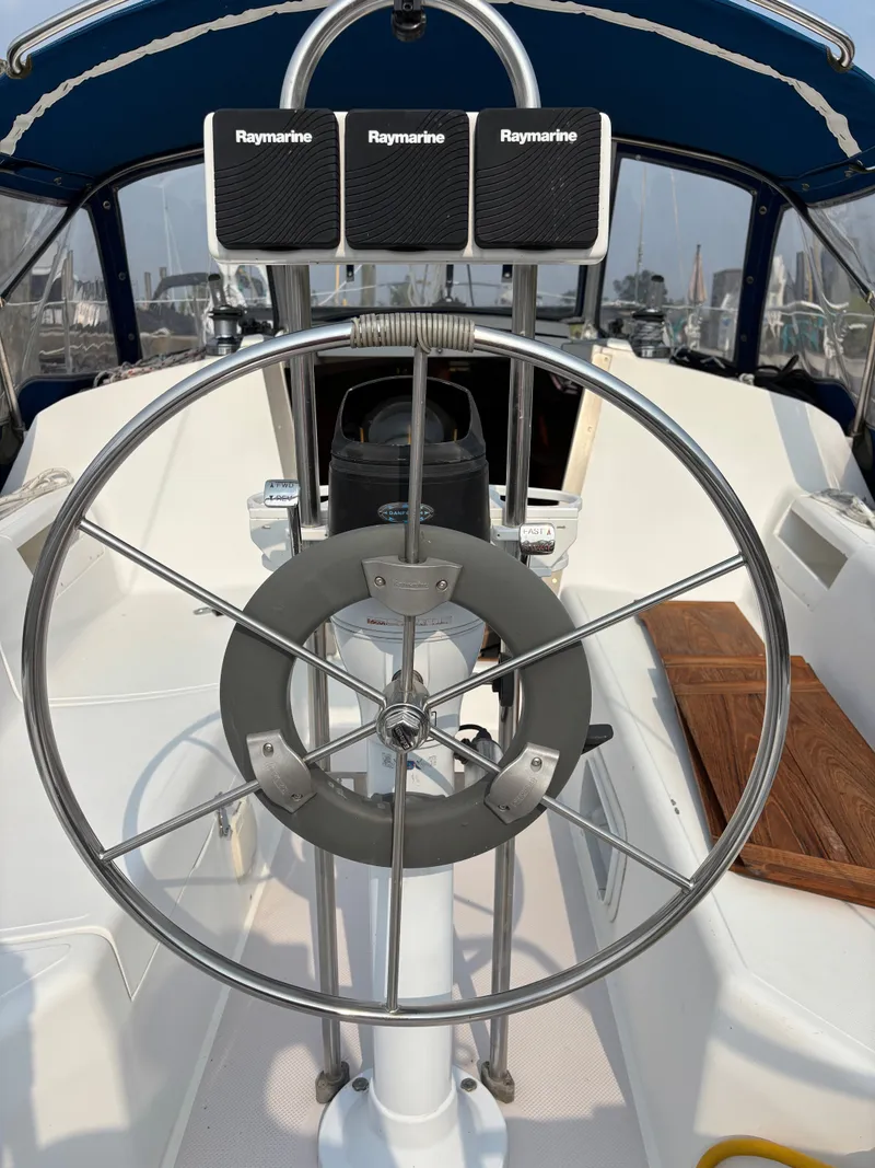 Slide: The Image of Catalina 30 MkIII 1995 - 29