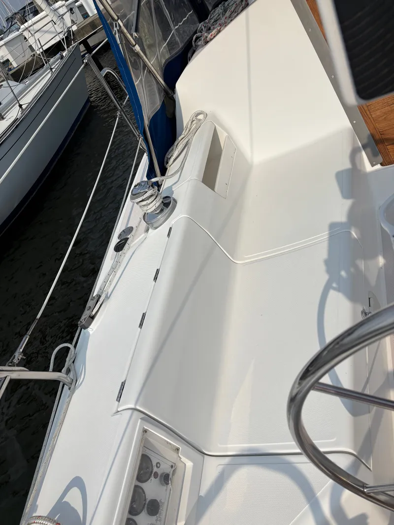 Slide: The Image of Catalina 30 MkIII 1995 - 40