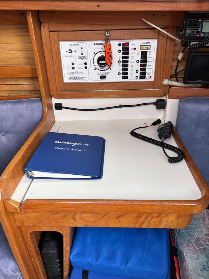 Slide: The Image of Catalina 30 MkIII 1995 - 61