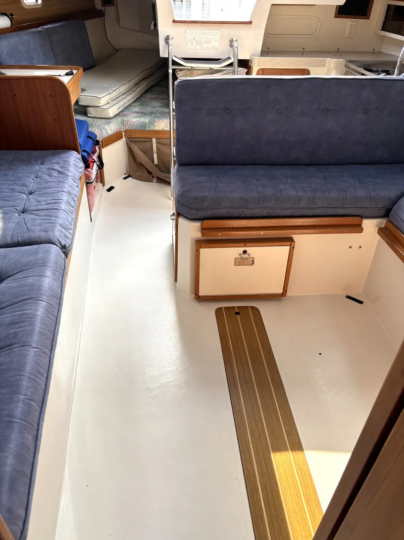 Slide: The Image of Catalina 30 MkIII 1995 - 70