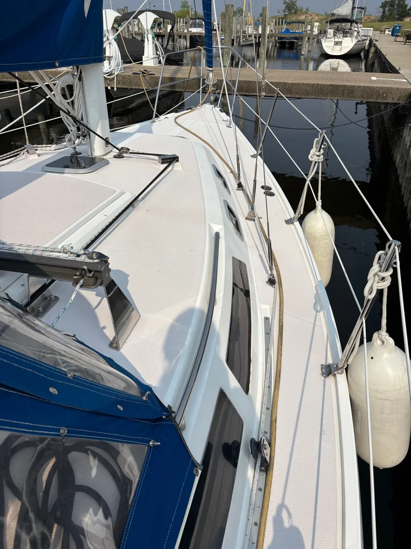 Slide: The Image of Catalina 30 MkIII 1995 - 9