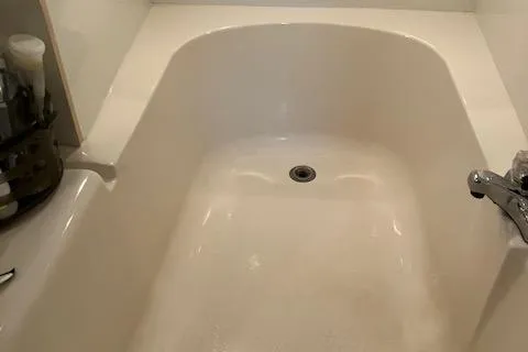 Slide: The Image of Bathtub in 2001 Bayliner 3988 Motoryacht, featuring sleek design and modern fixtures. - 32