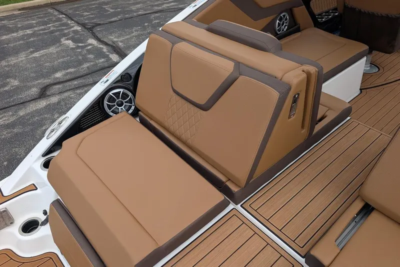 Slide: The Image of 2024 Yamaha Boats 252SE interior with tan seating and marine speakers. - 16