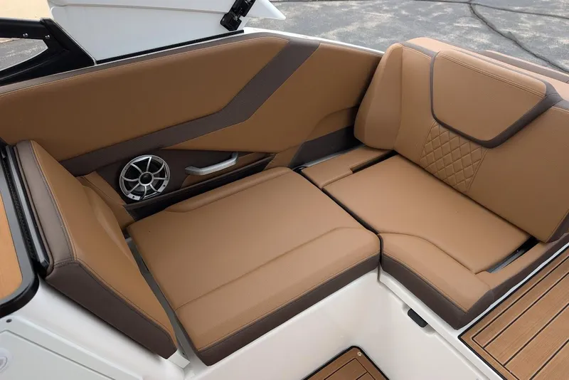 Slide: The Image of 2024 Yamaha Boats 252SE interior with tan leather seating and integrated speaker. - 21