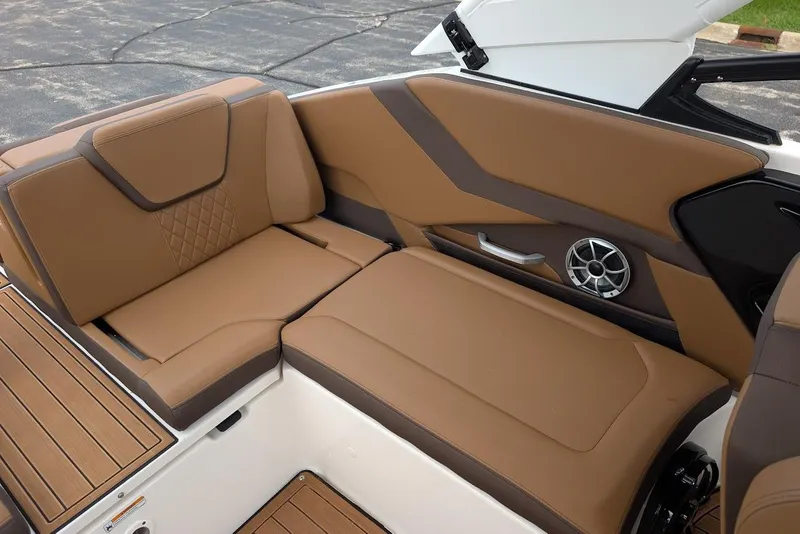 Slide: The Image of 2024 Yamaha Boats 252SE interior with brown leather seating and speaker system. - 22