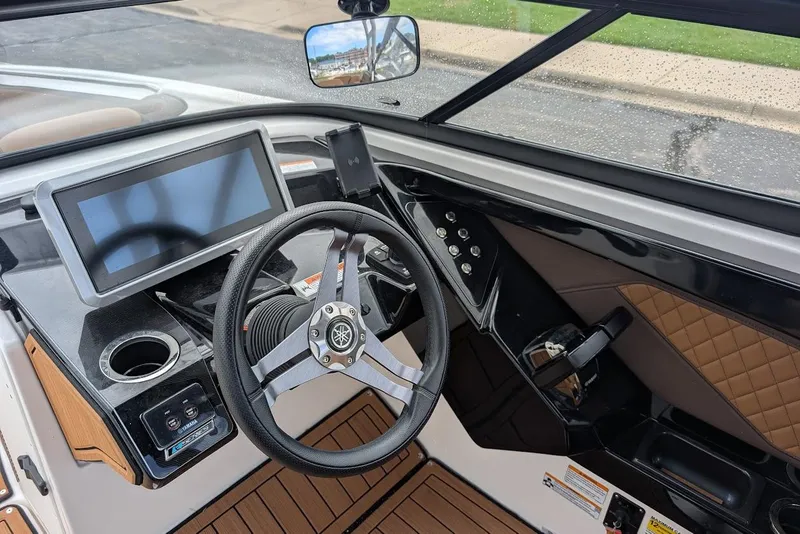 Slide: The Image of 2024 Yamaha Boats 252SE dashboard with steering wheel, touchscreen, and control panel. - 25