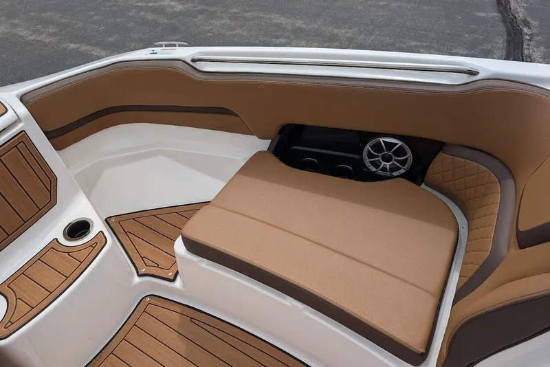 Slide: The Image of 2024 Yamaha Boats 252SE interior with tan seating and wood accents. - 33