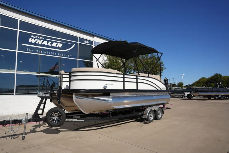 Slide: The Image of Harris Cruiser 210 2026 - 1