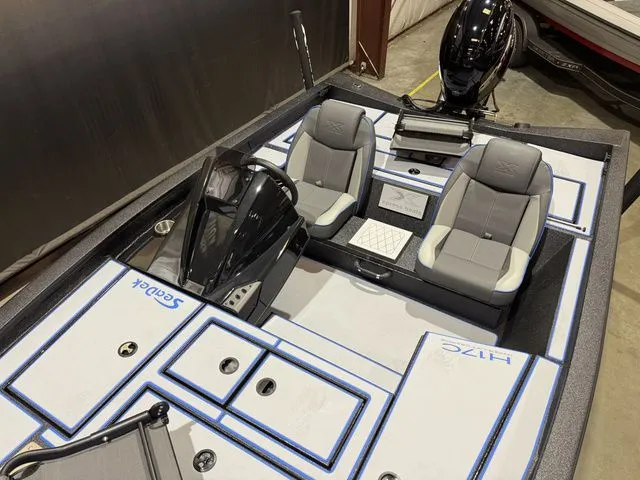 Slide: The Image of Xpress H17C W/Yamaha 90 "SHO" 2026 - 10